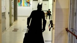 el nuevo batman solidario tuvo su primer batiencuentro y le agradecio a los vecinos