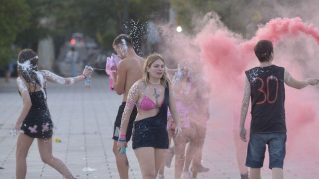 banderas, espuma, brillos y bengalas: los festejos de los upd volvieron a la plata