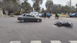un motociclista de la plata choco en parque saavedra, sufrio una grave lesion y pelea por su vida un motociclista de la plata choco en parque saavedra, sufrio una grave lesion y pelea por su vida