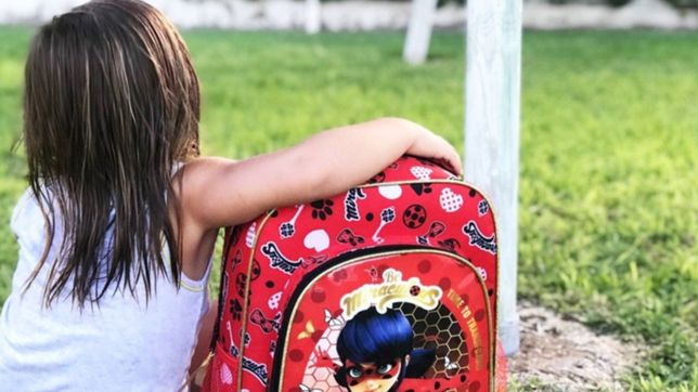 la plata: le robaron a una nena la mochila con todos los utiles, justo antes de arrancar las clases