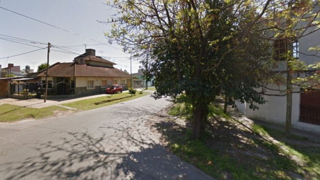 una docente de la plata sufrio un robo y pide ayuda para recuperar sus carpetas