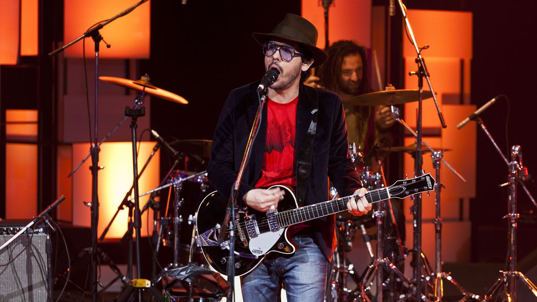 Con su voz y sus letras únicas, Lisandro Aristimuño llega a La Plata para celebrar sus 20 años de carrera con nuevo disco