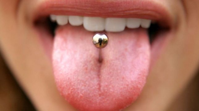 infeccion, dolor y desplazamientos: la advertencia de la unlp por el uso del piercing