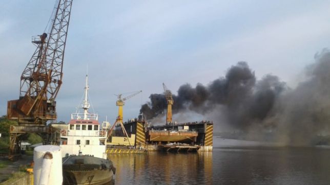 misterioso incendio en el astillero rio santiago en la previa a una reunion con provincia