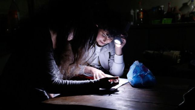 gran parte de la ciudad se quedo sin luz y estallaron las quejas contra edelap