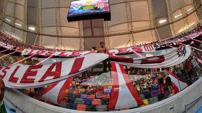 asi se vive la fiesta de los hinchas de estudiantes en el estadio madre de ciudades