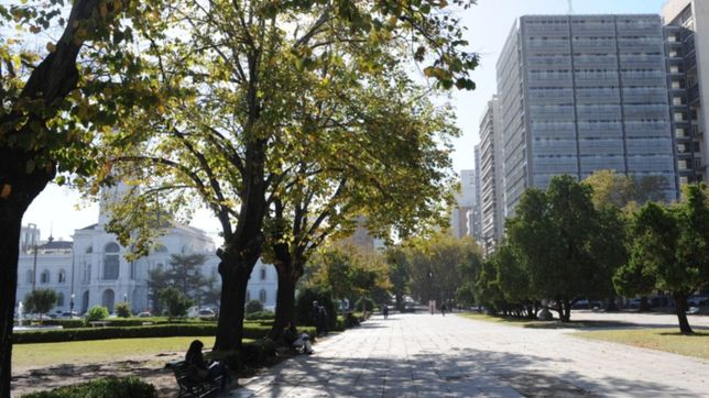 asaltaron a un estudiante en plaza moreno y le rompieron un diente tras molerlo a golpes