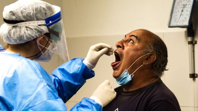 en lo que va de abril, 13 de cada 20 hisopados confirmaron coronavirus en la plata