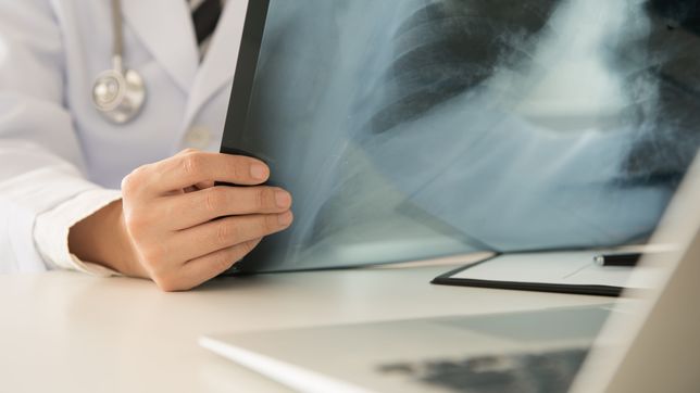 de ingresantes a profesionales en planta: asi quedaron los sueldos de los medicos bonaerenses