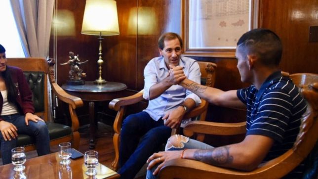 julio garro recibio a la mujer que fue golpeada brutalmente en diagonal 80