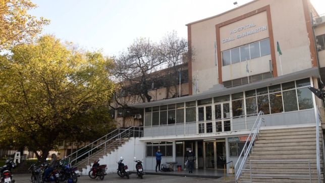 misterio en la plata: aparecio apunalado en el hospital y nadie sabe como ocurrio