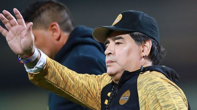 ¿diego no llega solo? la bomba que pretenderia maradona como nuevo refuerzo del lobo