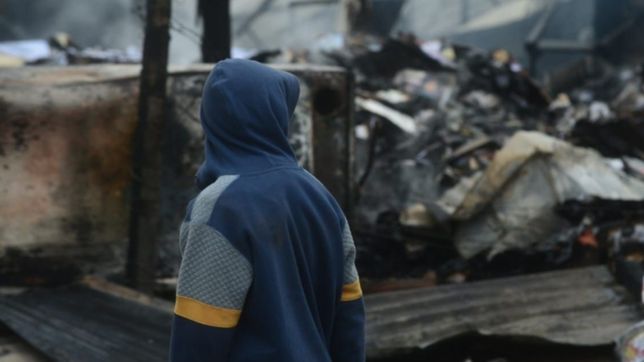 el relato de una vecina que rescato gente en el incendio: la vida del chico no vuelve
