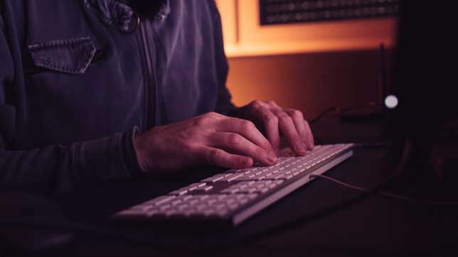 fue victima de una ciberestafa, inicio la demanda, murio y la justicia de la plata le dio la razon