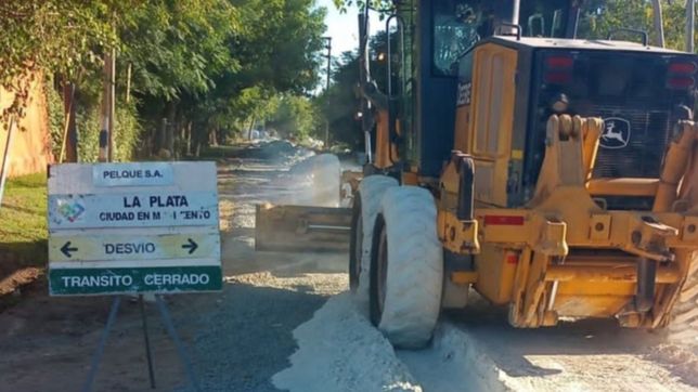 avanza el nuevo asfalto en una calle estrategica de city bell y anuncian mas obras