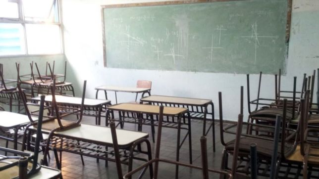el dia despues de la marcha continua el paro docente en toda la provincia
