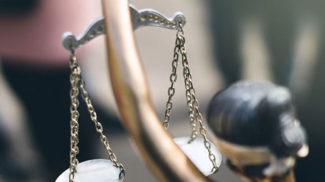 absolvieron a un hombre acusado de abusar sexualmente de su hija en la plata