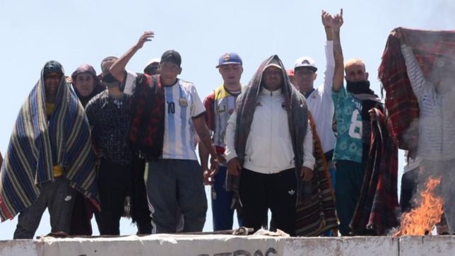las fotos de la protesta de los internos en los techos de la carcel de melchor romero