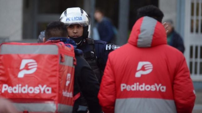 atacaron a cuchillazos a un repartidor para robarle la moto en la plata