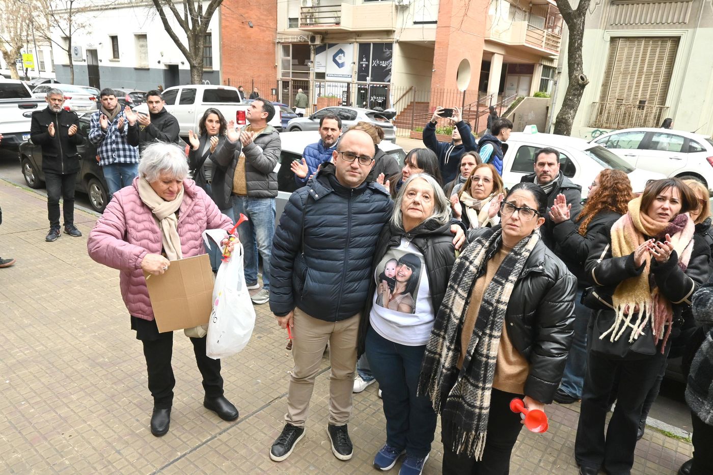 Los familiares de la abogada se reunieron este martes en los Tribunales de La Plata