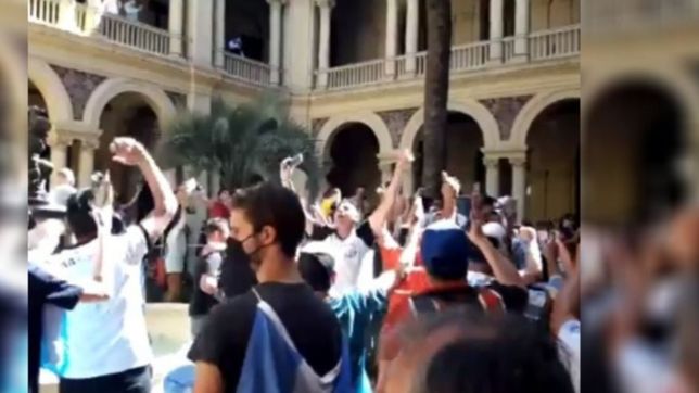 los impactantes videos del interior de casa rosada en el velorio de maradona