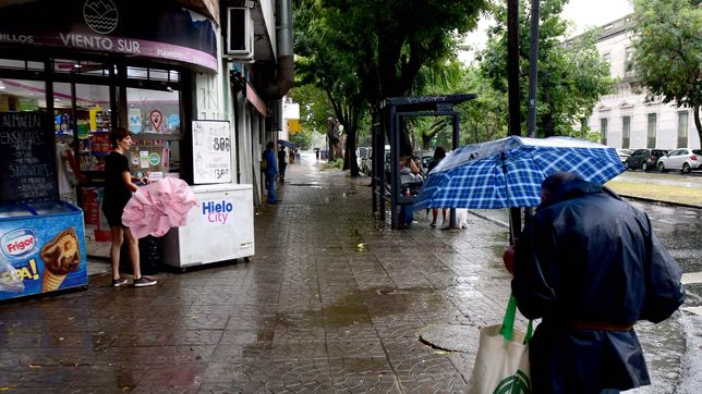 rige el alerta naranja en la plata por fuertes tormentas: ¿a que hora se espera lo peor?