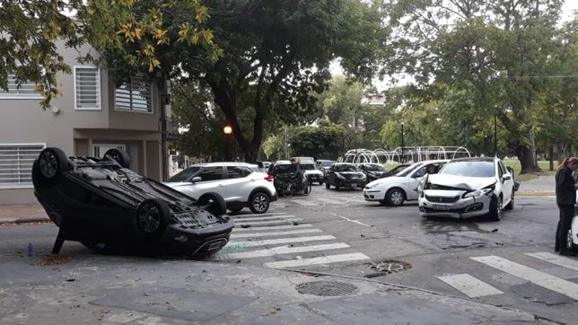 impresionante vuelco y milagro en 12 y 39: ?los choques son cada vez peor?