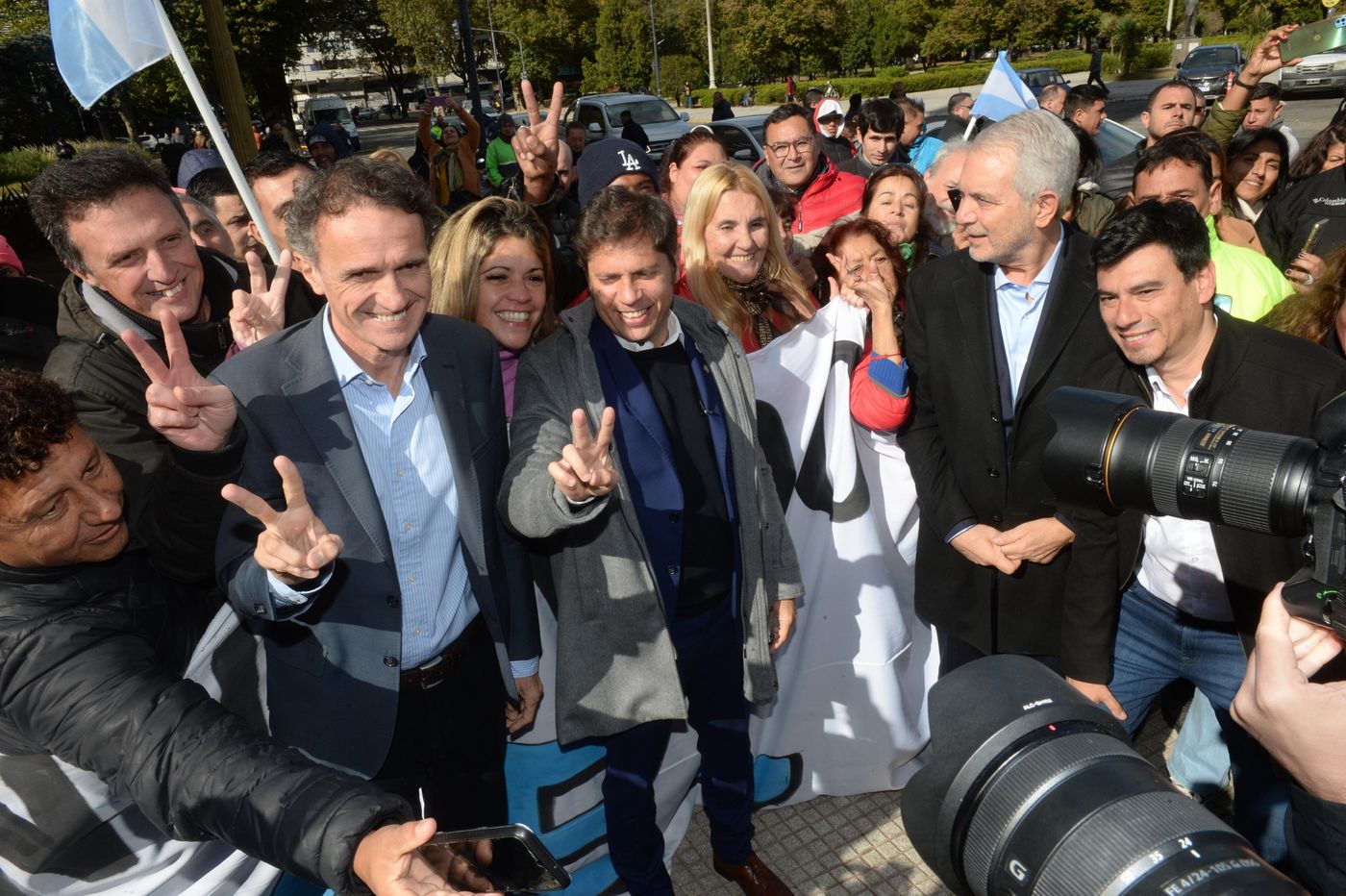 Gabriel Katopodis, Axel Kicillof y Julio Alak al llegar a la Municipalidad