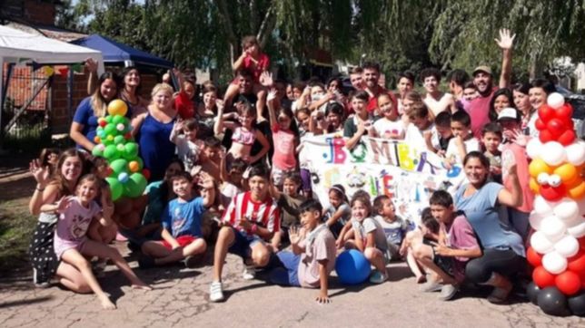 una organizacion barrial platense lleva a 60 nenes de vacaciones y necesita ayuda