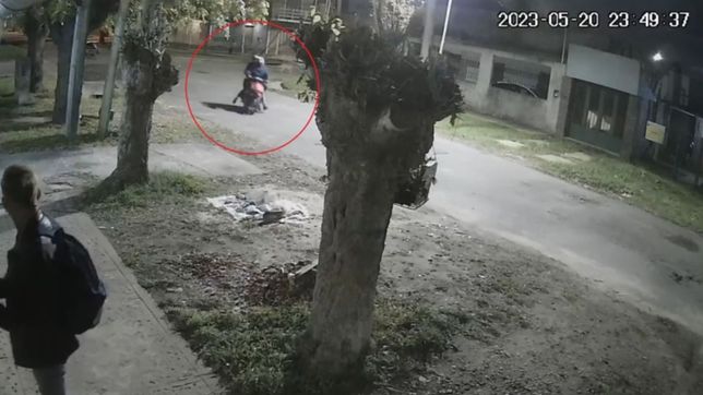 video: un nuevo y audaz ataque motochorro enciende las alarmas en un barrio de la plata
