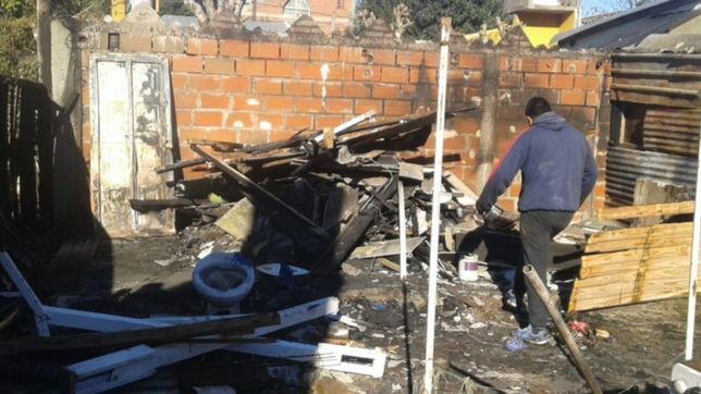 lo poco que teniamos se lo llevo el fuego, el drama de una familia por un voraz incendio en city bell