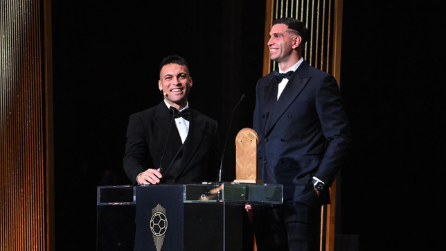 dibu volvio a ser el mejor arquero del mundo y lautaro martinez termino en el top 10