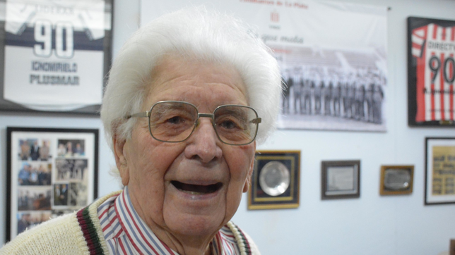 por su trabajo en el futbol, declaran a ignomiriello personalidad destacada del deporte