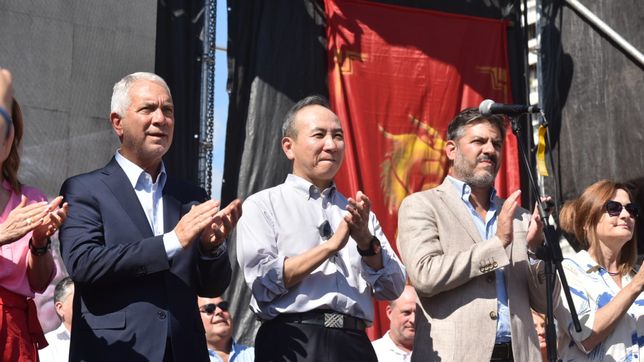 el embajador chino se sumo a los festejos del ano nuevo en la plata