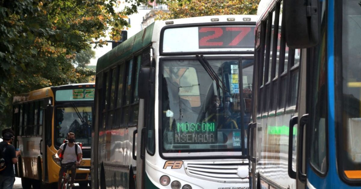 Se levantó el paro de micros dispuesto por la UTA tras recibir un ...