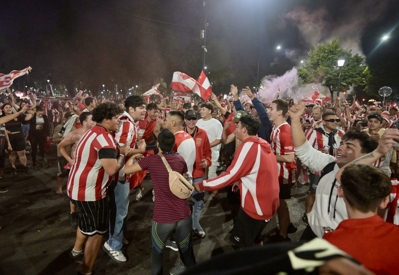 Estudiantes Trofeo de Campeones 2025 festejo 7 y 50 7