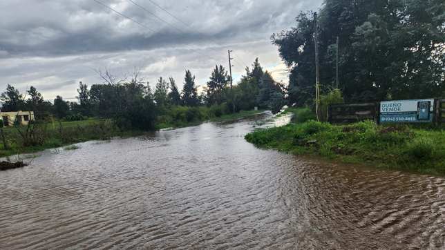 desesperacion en otro barrio de la plata que quedo aislado por el temporal