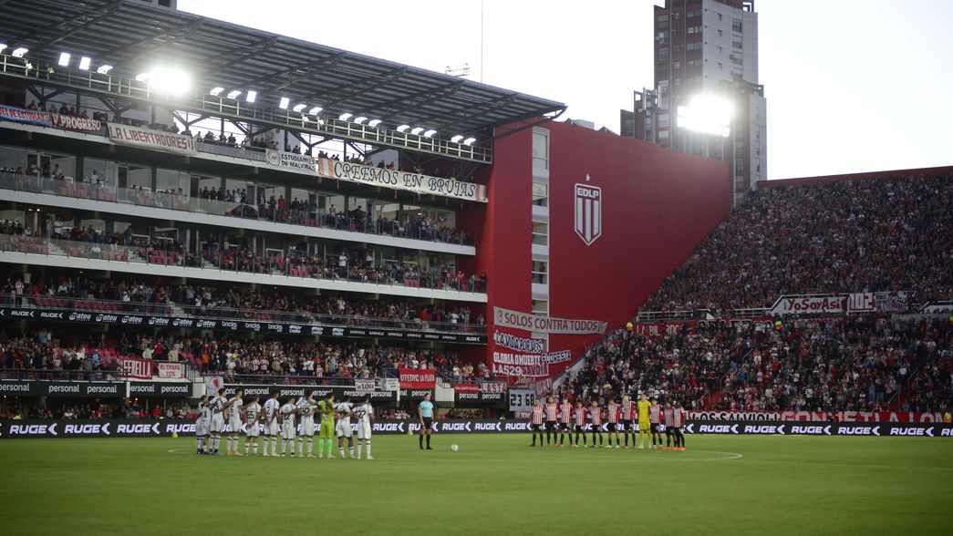 Estudiantes homenajeó a Conigliaro en UNO con un emotivo minuto de silencio