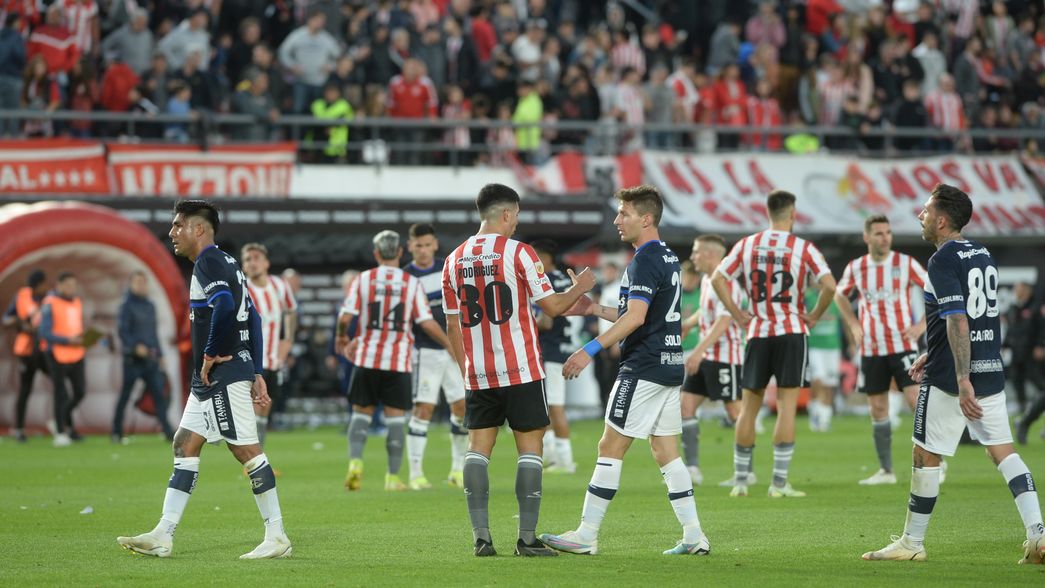 Estudiantes y Gimnasia empataron 0 a 0 en un partido sin emociones