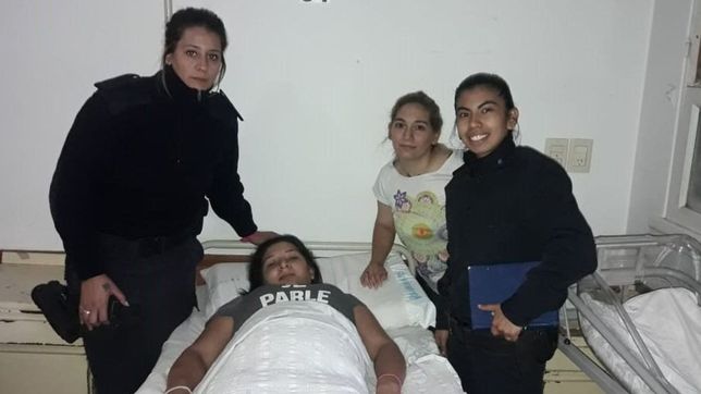 emocion en ensenada: policias parteras ayudaron a una joven a dar a luz en su casa