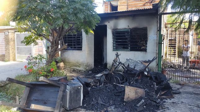 se incendio una casa en san carlos y un hombre termino internado
