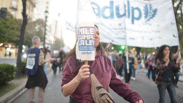 los docentes de adulp partieron hacia la cuarta marcha federal universitaria