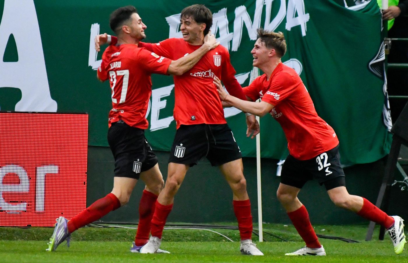 Estudiantes Banfield Román Gómez Festejo gol (1)