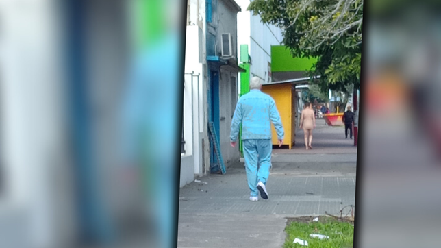 un hombre aparecio caminando desnudo en la plata y causo revuelo entre los vecinos