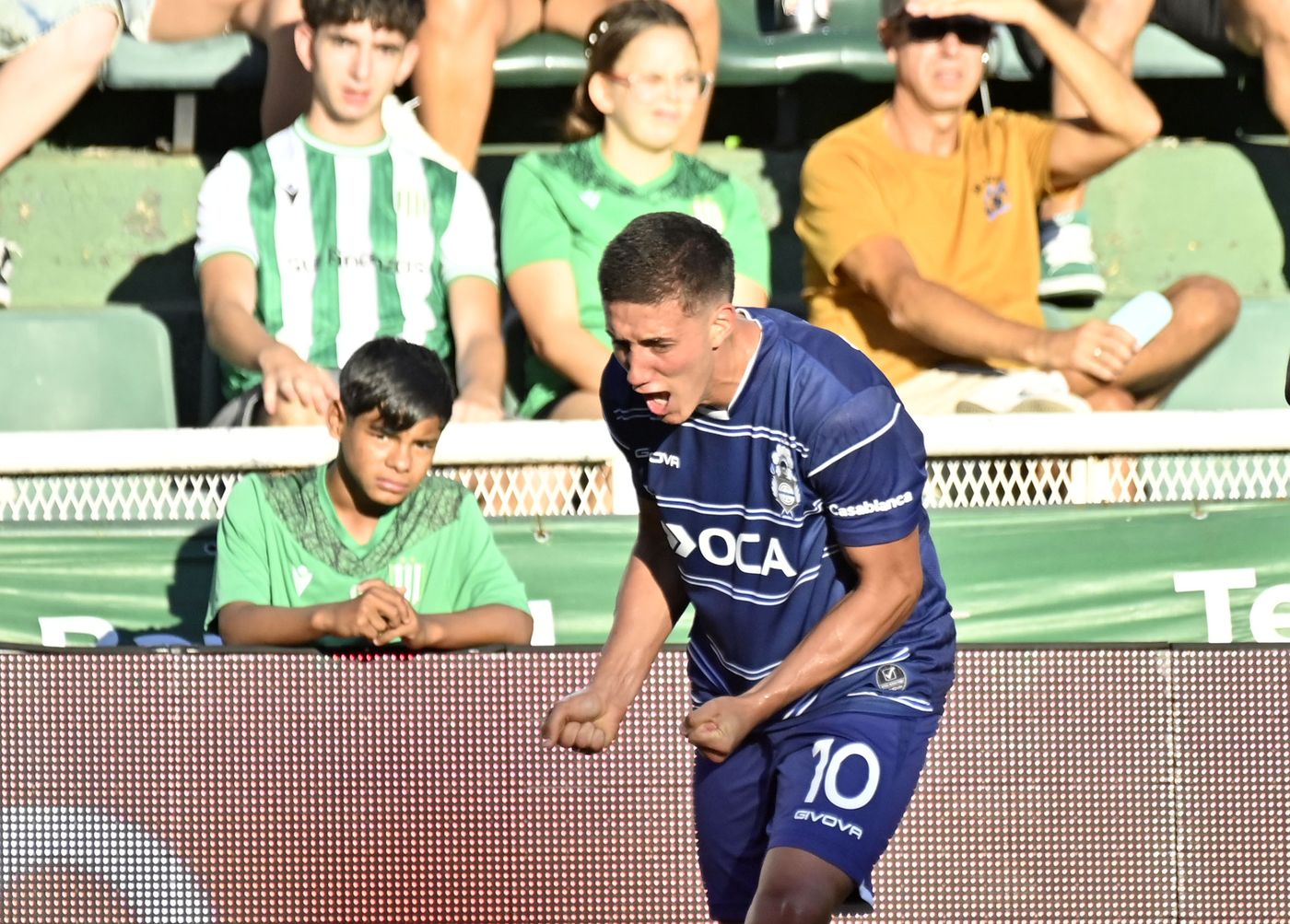 Gimnasia Banfield festejo gol Nico Barros Schelotto