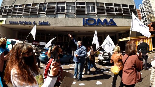afiliados de ioma salen a la calle a protestar por el conflicto con la amp