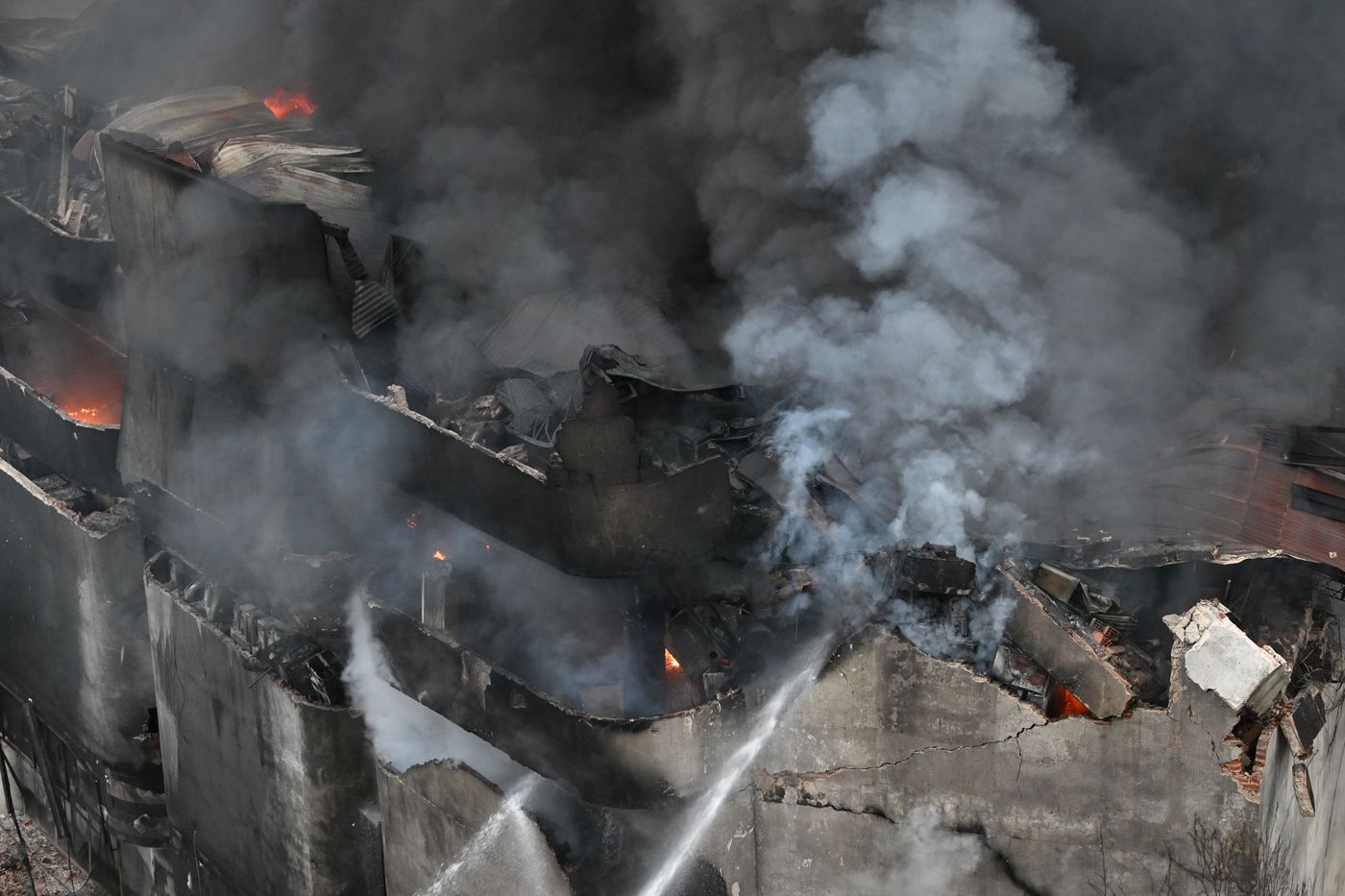 Incendio y derrumbe en diagonal 77 (4).JPG