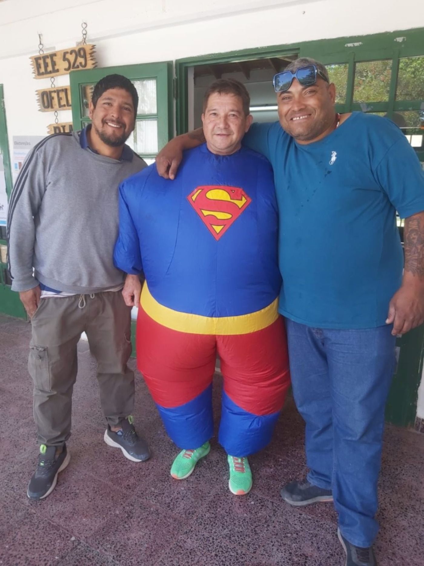 Superman votante balotaje 2023.jpeg