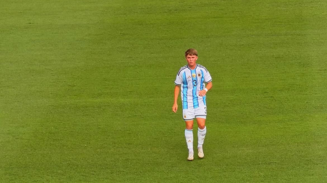 salvador fuster se destaco en la sub 17 con asistencia y manejo de la pelota parada