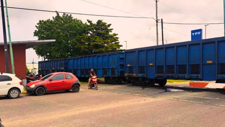 Descarriló un tren de carga en Berisso y tuvieron que cortar uno de los caminos a Ensenada Descarriló un tren de carga en Berisso y tuvieron que cortar uno de los caminos a Ensenada
